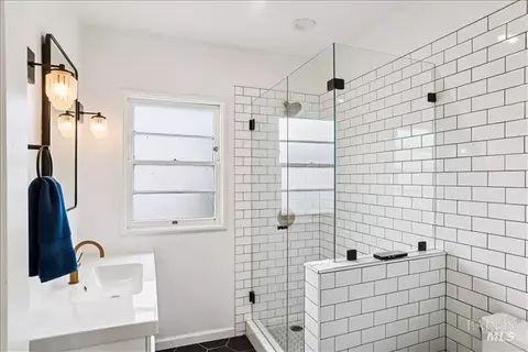 Bath - 1445-1447 Ohio St, Vallejo, CA 94590 photo 1 of 2