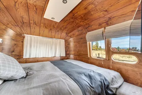 Bedroom - 41579 Osprey Rd, Fall River Mills, CA 96028 photo 3 of 4