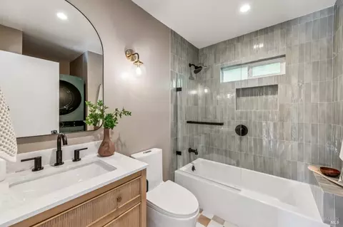Bath - 120 E Manor Dr, Mill Valley, CA 94941 photo 2 of 3