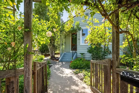 796 S High St, Sebastopol, CA 95472