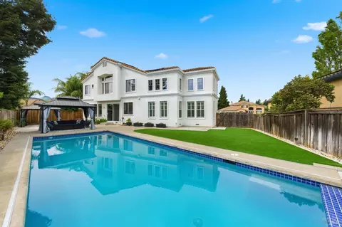 Exterior - 5226 Pavilion Ct, Fairfield, CA 94534 photo 7 of 10
