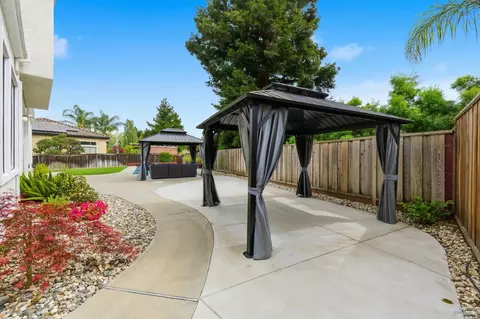 Exterior - 5226 Pavilion Ct, Fairfield, CA 94534 photo 5 of 10
