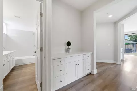 Entry Way - 5226 Pavilion Ct, Fairfield, CA 94534 photo 3 of 7
