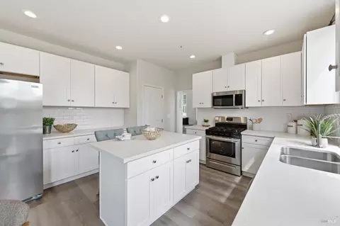 Kitchen - 5226 Pavilion Ct, Fairfield, CA 94534 photo 4 of 4