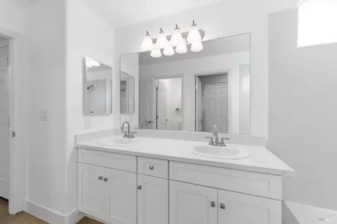 Bath - 5226 Pavilion Ct, Fairfield, CA 94534 photo 1 of 4