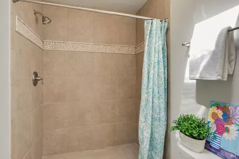 Bath - 550 Thomson Ave E, Sonoma, CA 95476 photo 2 of 3