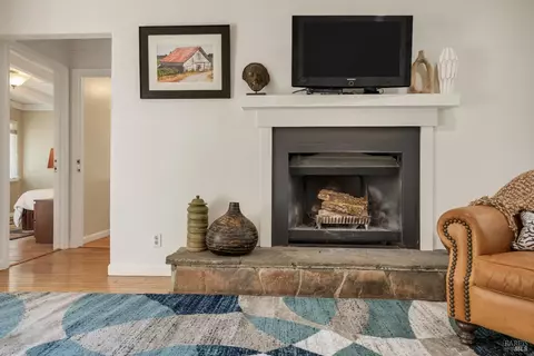 Living - 550 Thomson Ave E, Sonoma, CA 95476 photo 8 of 9