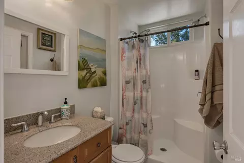 Bath - 550 Thomson Ave E, Sonoma, CA 95476 photo 3 of 3