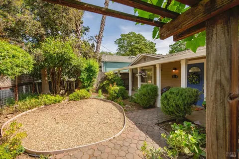 Exterior - 550 Thomson Ave E, Sonoma, CA 95476 photo 3 of 13