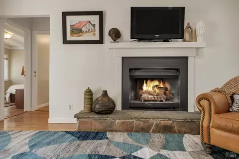 Living - 550 Thomson Ave E, Sonoma, CA 95476 photo 7 of 9