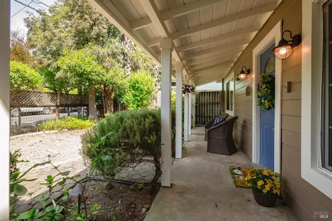 Exterior - 550 Thomson Ave E, Sonoma, CA 95476 photo 6 of 13
