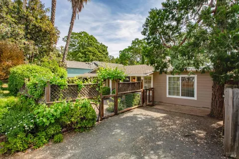 Exterior - 550 Thomson Ave E, Sonoma, CA 95476 photo 2 of 13
