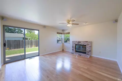 Living - 9662 Dawn Way, Windsor, CA 95492 photo 4 of 4