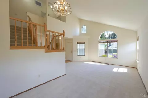 Living - 9662 Dawn Way, Windsor, CA 95492 photo 2 of 4