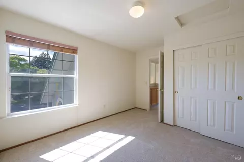 Bedroom - 9662 Dawn Way, Windsor, CA 95492 photo 4 of 5