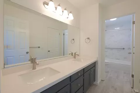 Bath - 9662 Dawn Way, Windsor, CA 95492 photo 3 of 5