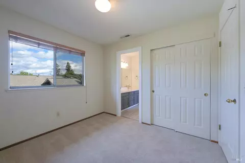 Bedroom - 9662 Dawn Way, Windsor, CA 95492 photo 3 of 5