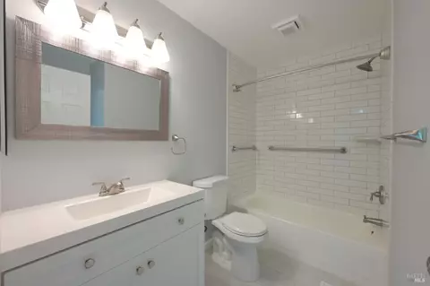 Bath - 9662 Dawn Way, Windsor, CA 95492 photo 5 of 5