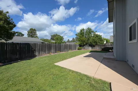 Exterior - 9662 Dawn Way, Windsor, CA 95492 photo 6 of 7