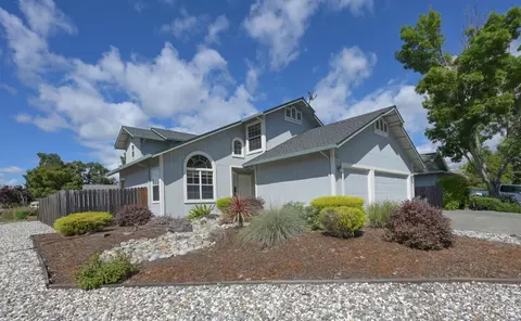 9662 Dawn Way, Windsor, CA 95492