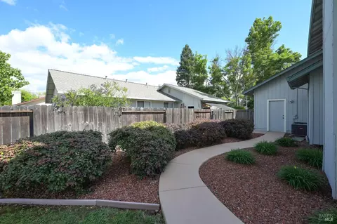 Exterior - 9662 Dawn Way, Windsor, CA 95492 photo 5 of 7