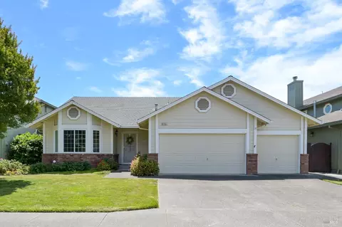 9151 Piccadilly Cir, Windsor, CA 95492