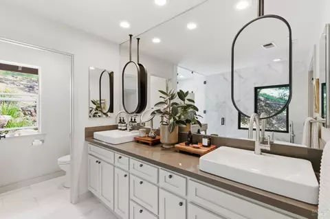 Bath - 535 Westgate Dr, Napa, CA 94558 photo 4 of 7