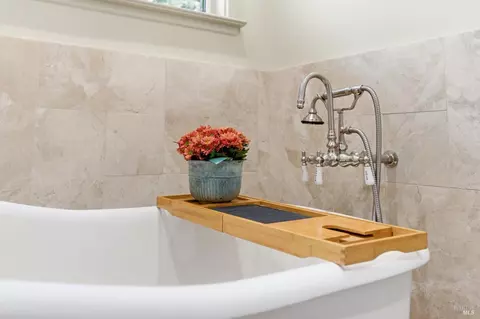 Bath - 535 Westgate Dr, Napa, CA 94558 photo 2 of 7