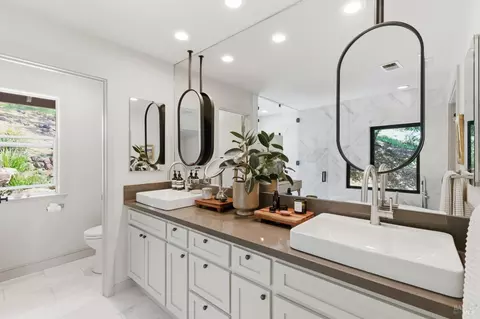 Bath - 535 Westgate Dr, Napa, CA 94558 photo 4 of 7