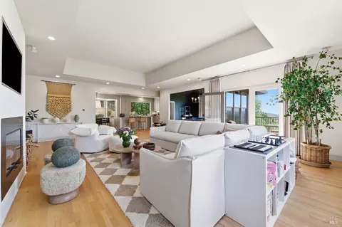 Living - 535 Westgate Dr, Napa, CA 94558 photo 2 of 4