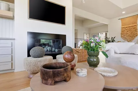 Living - 535 Westgate Dr, Napa, CA 94558 photo 5 of 6