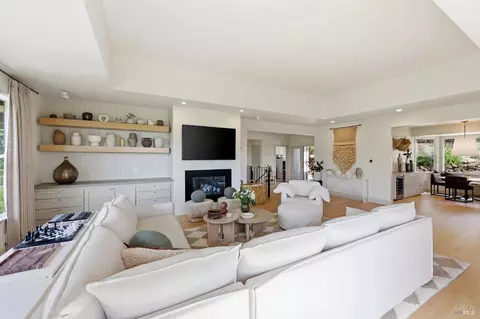 Living - 535 Westgate Dr, Napa, CA 94558 photo 2 of 6
