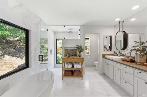 Bath - 535 Westgate Dr, Napa, CA 94558 photo 3 of 7