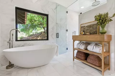Bath - 535 Westgate Dr, Napa, CA 94558 photo 5 of 7