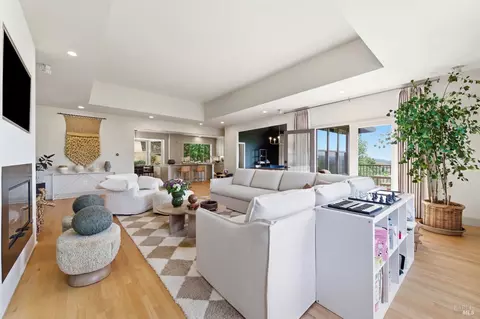 Living - 535 Westgate Dr, Napa, CA 94558 photo 4 of 6