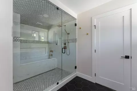 Bath - 788 Walnut Ave, Ukiah, CA 95482 photo 1 of 5
