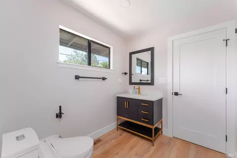 Bath - 788 Walnut Ave, Ukiah, CA 95482 photo 5 of 5