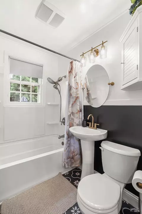 Bath - 59 Baldwin St, Vallejo, CA 94590 photo 2 of 2
