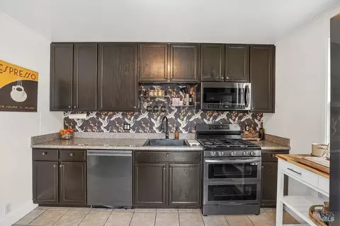 Kitchen - 59 Baldwin St, Vallejo, CA 94590 photo 2 of 3
