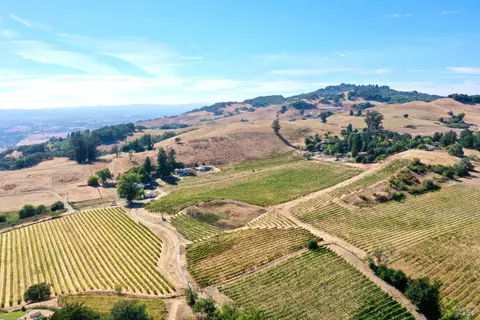 4889 Grange Rd, Santa Rosa, CA 95404