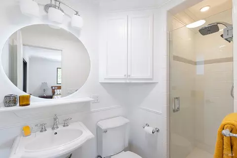 Bath - 18751 Melvin Ave, Sonoma, CA 95476 photo 1 of 2