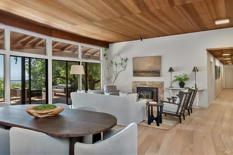 18492 White Oak Dr, Sonoma, CA 95476