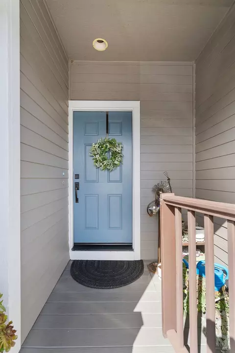 Entry Way - 440 E St, Benicia, CA 94510 photo 1 of 5