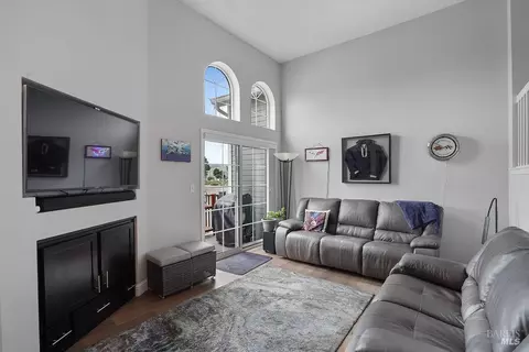 Living - 440 E St, Benicia, CA 94510 photo 1 of 2