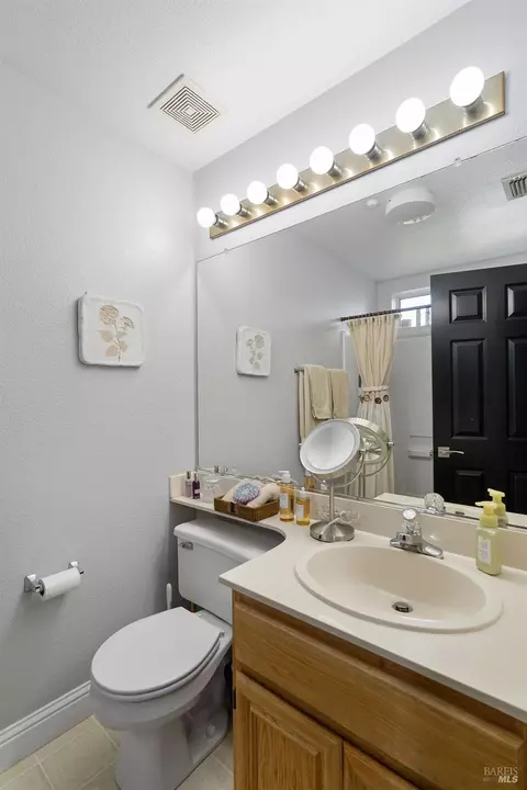 Bath - 440 E St, Benicia, CA 94510 photo 4 of 5