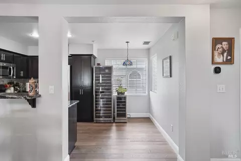 Entry Way - 440 E St, Benicia, CA 94510 photo 2 of 5
