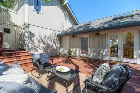 27 Oakwood Ct, San Anselmo, CA 94960