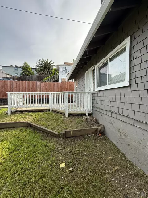 Exterior - 219 Florida St, Vallejo, CA 94590 photo 14 of 17