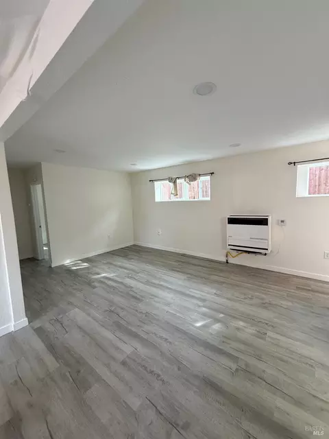 Living - 219 Florida St, Vallejo, CA 94590 photo 2 of 4