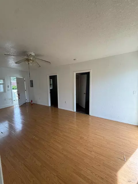Living - 219 Florida St, Vallejo, CA 94590 photo 4 of 4